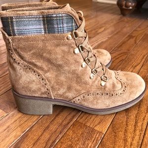Tommy Hilfiger suede boots nwot